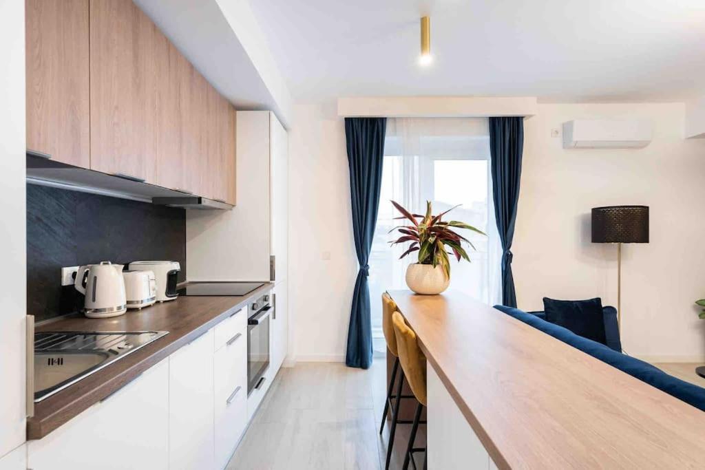Blue Velvet Apartment Bucharest Exterior photo
